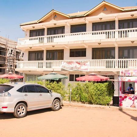 Florida Hotel Zaana Kampala Luaran gambar